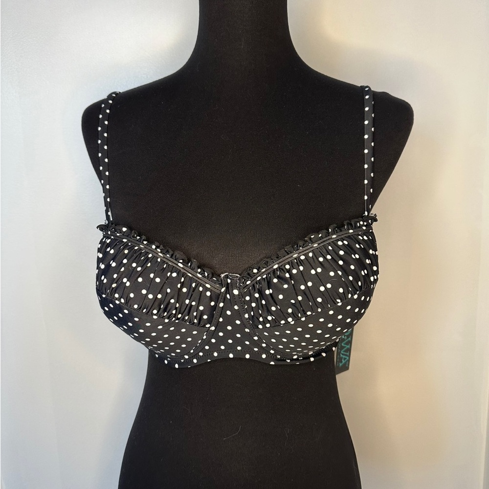 NWOT AQ-WA Swimwear Bikini Top